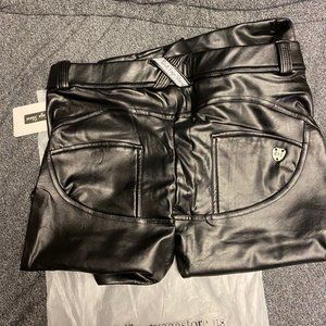 Best yoga store like leather leggings